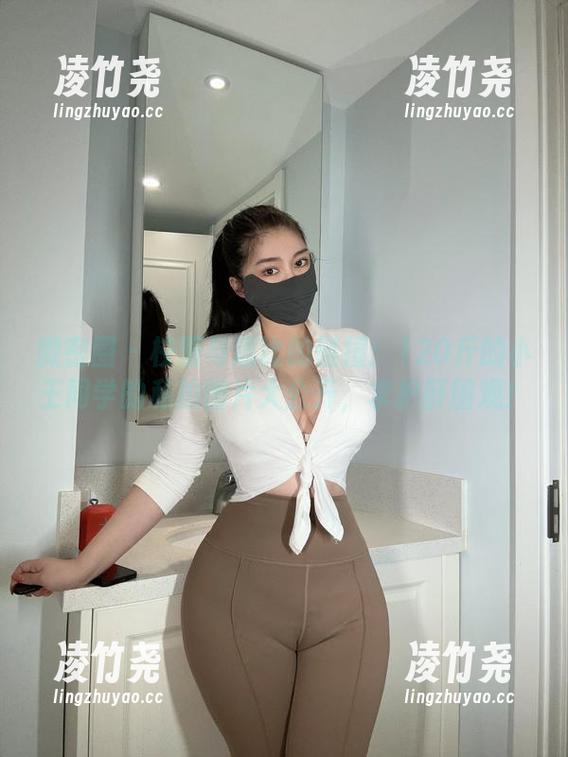 微密圈 - 校服与逗比的碰撞：120斤的小王同学的私拍图片大公开，求护肝围观！