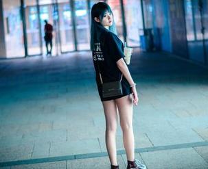 Akisoso秋楚楚的最新力作“死库水”，我的眼睛被闪瞎了，你们呢？