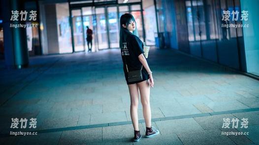 Akisoso秋楚楚的最新力作“死库水”，我的眼睛被闪瞎了，你们呢？