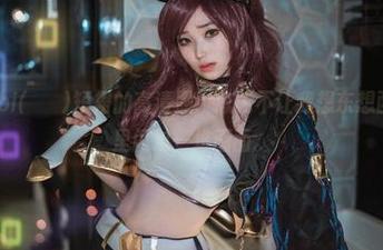 一张Bambi(밤비)短裙的高清照，怎能不让我想东想西呢？头脑里闪过一堆画面。