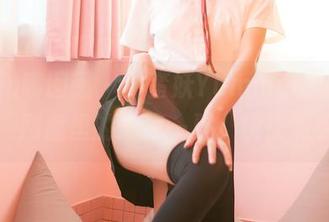 Feilin嗲囡囡 – 小蛮妖Yummy的泳装合集：网盘里的清凉一夏，快来剁手！