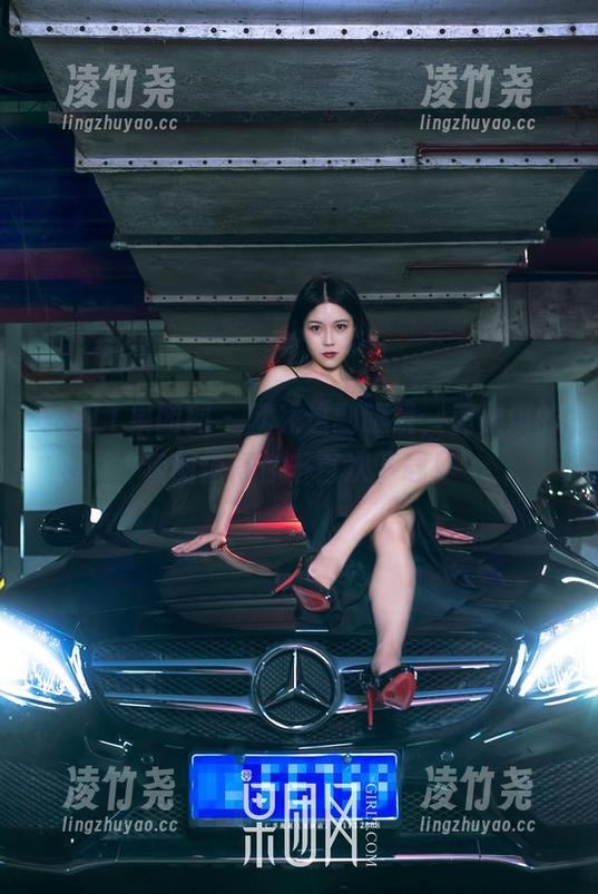 GIRLT果团网 - 就凭这副眼镜，莫雅淇的套图值得你千百次下载！