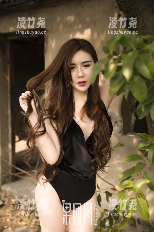 GIRLT果团网 - 想看？陈雅漫的连体衣图片，一键免费！别犹豫！