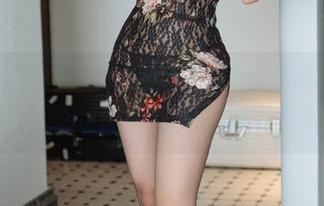 HuaYang花漾 – 张思允Nice的图库来了新作！你的眼睛会被她的裸足锁住吗？