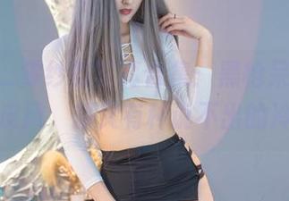 Luisa_零纱的写真合集：黑枪呆，明明是俏皮风，却又有种说不出的冷漠。