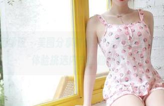 MFStar模范学院 – 美图分享时间到！看方子萱的吊带，无意中体验挑选内衣的崩溃感…