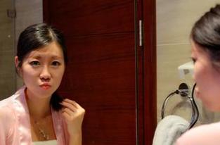PANS摄影 – 看！韩美轩穿着红裙，写真照片里透着一丝懒散的优雅，真让人想多看几遍