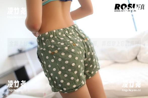 全新上线：ROSI的资源献给了这一套礼服，真想穿上它逃离现实。