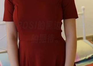 全套写真，ROSI的黑边蕾丝给你不一样的期待。