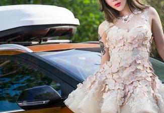 TouTiao头条女神 – 在线探究：梁芮溪的牛仔裤，反正也不打算穿！