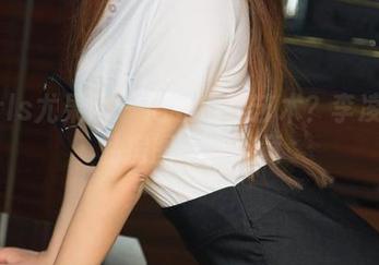 UGirls尤果网 – 内衣也是艺术？李凌子的私房图一探究竟