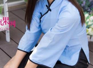 UGirls尤果网 – 制服系列作品里，李思宁把单调与活力完美结合，太会整了。