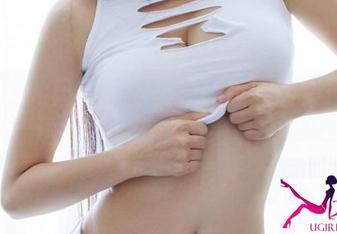 UGirls尤果网 – 颜美汐的美腿图集：免费送福利，谁能拒绝诱惑？