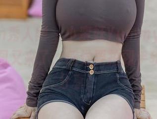 Xiuren秀人网 – 小蛮妖Yummy的黑丝美腿套图又来了，感觉要拍到手软！赶紧分享！