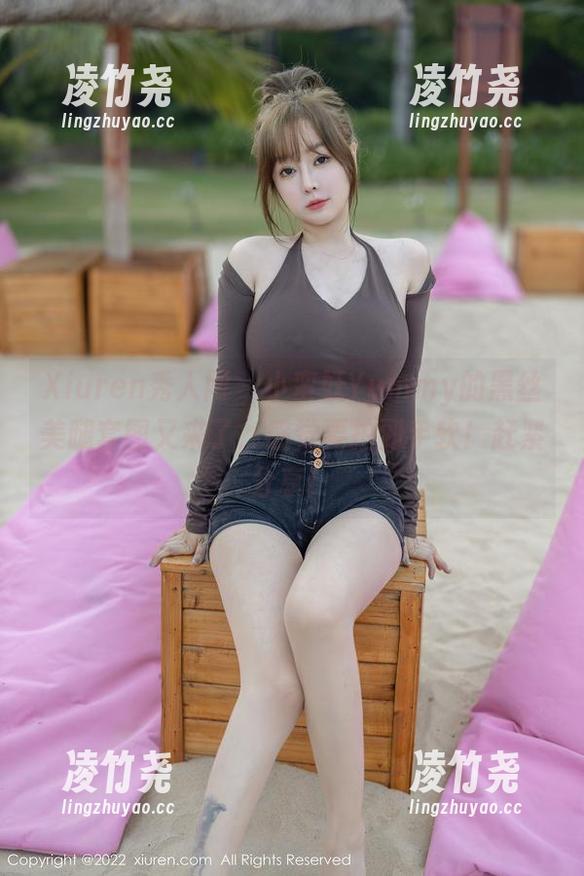 Xiuren秀人网 - 小蛮妖Yummy的黑丝美腿套图又来了，感觉要拍到手软！赶紧分享！