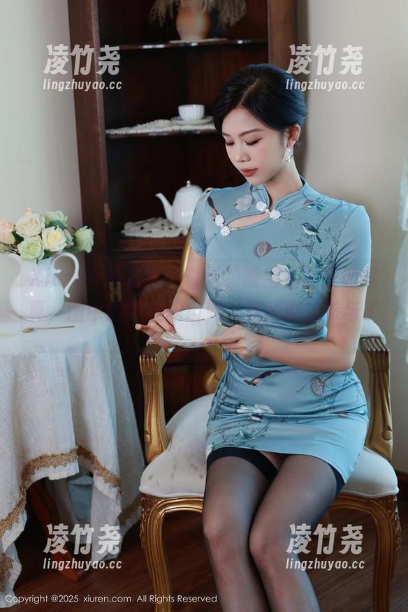Xiuren秀人网 - 看吧，曦宝儿的圣诞写真，图中的她轻松自如，连我都想参与了。