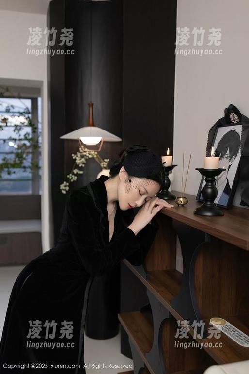 Xiuren秀人网 - 校服乱入私拍！草莓zz这波操作直击我的少女心。