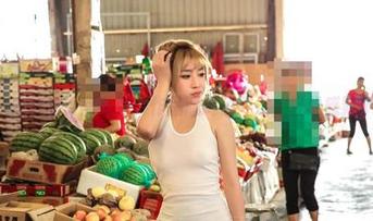aiss – 索菲的浴室系列，作品脱离了严肃，轻松感飘了出来。