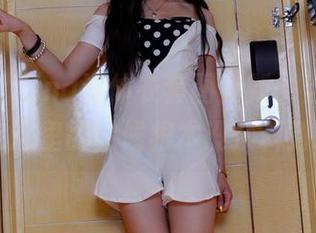 pans – Tina连体衣套图更新：当时我坐在这里的时候根本没预料到…