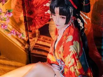 当yui金鱼遇上玉藻前——这组图库写真，有点意外的转身效果，哈哈。