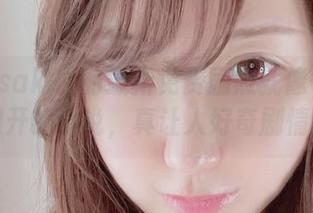 サク(saku)的最新免费剧照就像一本未翻开的小说，真让人好奇剧情。