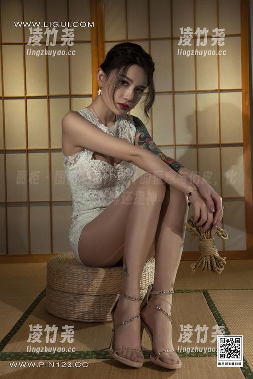 丽柜 - 图图私拍：女仆的惬意与俏皮，比咖啡还提神