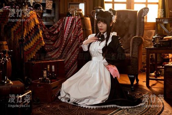 九言的居家写真：原图里隐秘的茶几和袜子