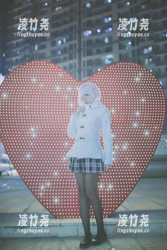 二佐Nisa的最新作品集：大象游泳大赛，谁能获得第一名呢，好奇不已！