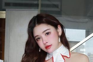 微密圈 – 轻松一瞥——于芷晴的粉白内衣，如果高清原图里能听见心声，那也许……
