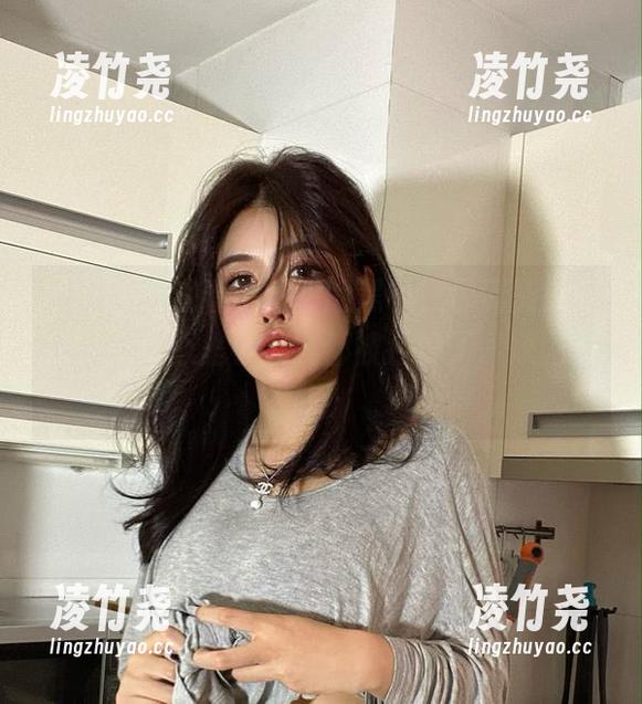 微密圈 - 观看于芷晴的黑色，黑到能够吸光，连我心里小九九都被吞没了。原图在此！