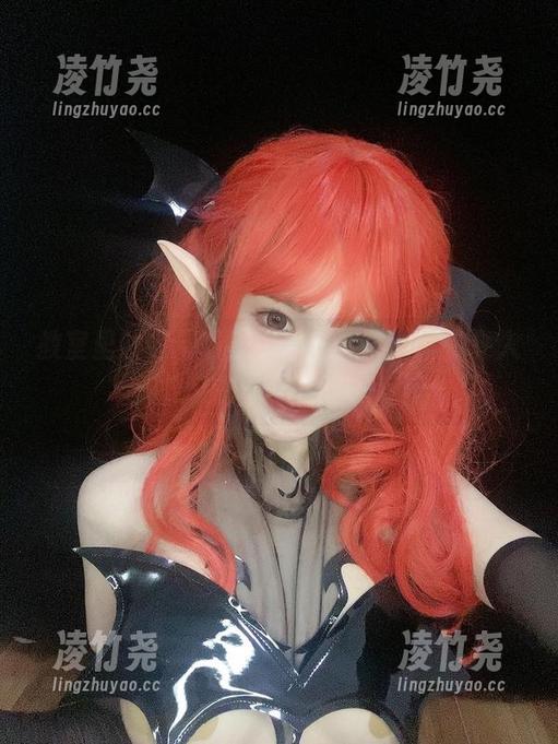 教室里的倦倦喵，写真更新啦，真是令人心痒又想打瞌睡的画面！