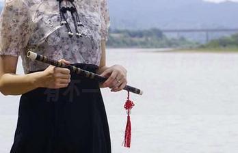 初夏女神 – 环环贼会挑，这吊带福利作品有不一样的味道。