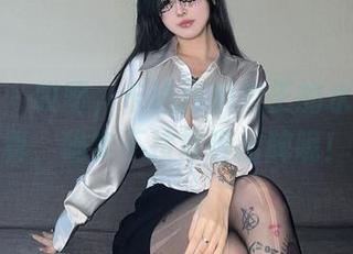 微密圈 – 哎呀，卡通百科老王的水手服写真，确实不按常理出牌呢！