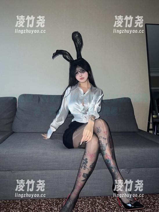 微密圈 - 哎呀，卡通百科老王的水手服写真，确实不按常理出牌呢！