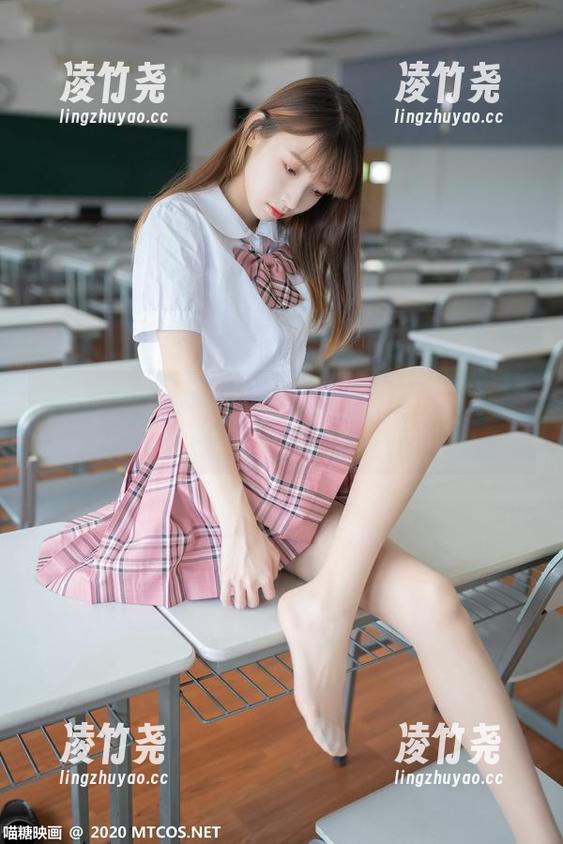 喵糖映画 - 蠢沫沫在穿职业装？这宛如隔壁大妈的写真变壁纸了