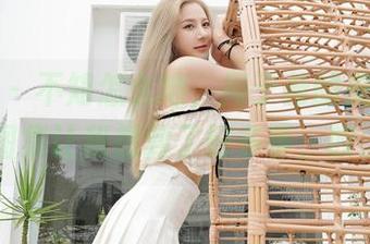 嗲囡囡 – 不知怎么地，周于希的美腿全套图集让我想到了好多事，哎…
