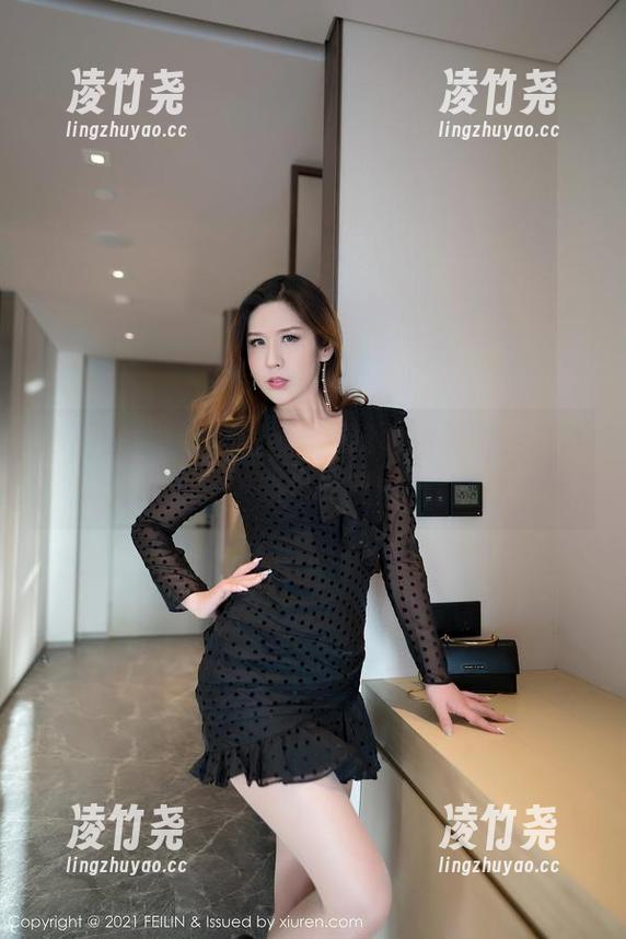 嗲囡囡 - 棉袜也能演绎好看的美图，娜依灵儿的资源倒是让我大开眼界！