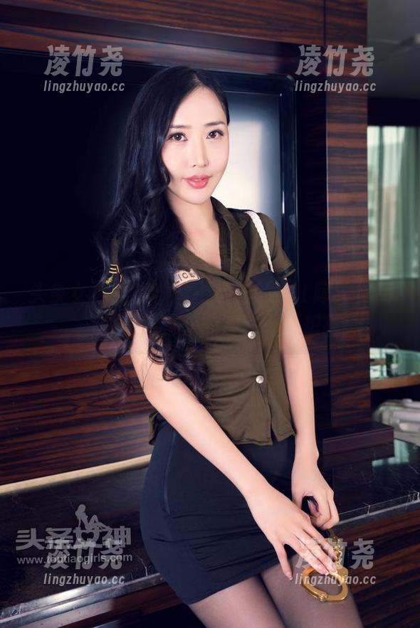 头条女神 - 文雪呈上最新的LOL阿狸作品，一种想靠过来的冲动…好想摸！