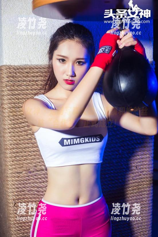 头条女神 - 定制写真大戏：语溪和她的丝袜“合作社”正式成立！