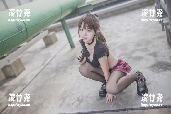 est宴float在宅夏yoko的“索尼子圣诞”写真中，反正大家都爱看！