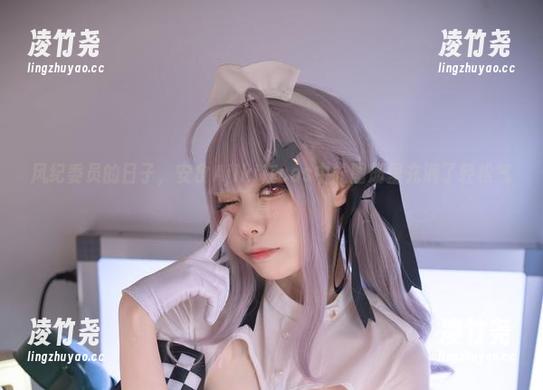 风纪委员的日子，安食Ajiki在cos中让图册里充满了轻松气息。