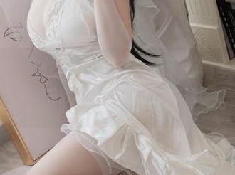 揭开小仓千代w的吊带：每张写真满是诱惑与玩味，我们来聊聊吧。