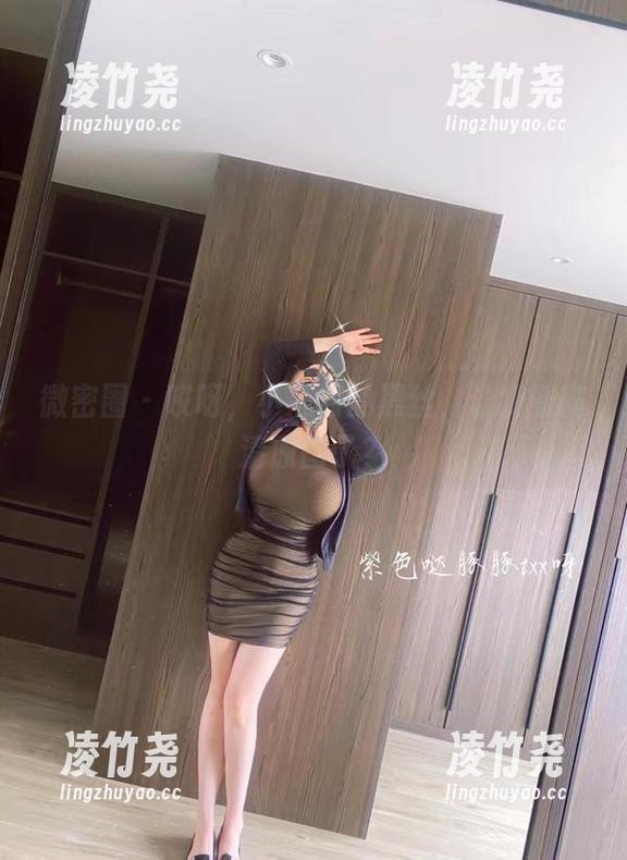微密圈 - 哎呀，小芯酱的黑丝，让我看高清原图了？
