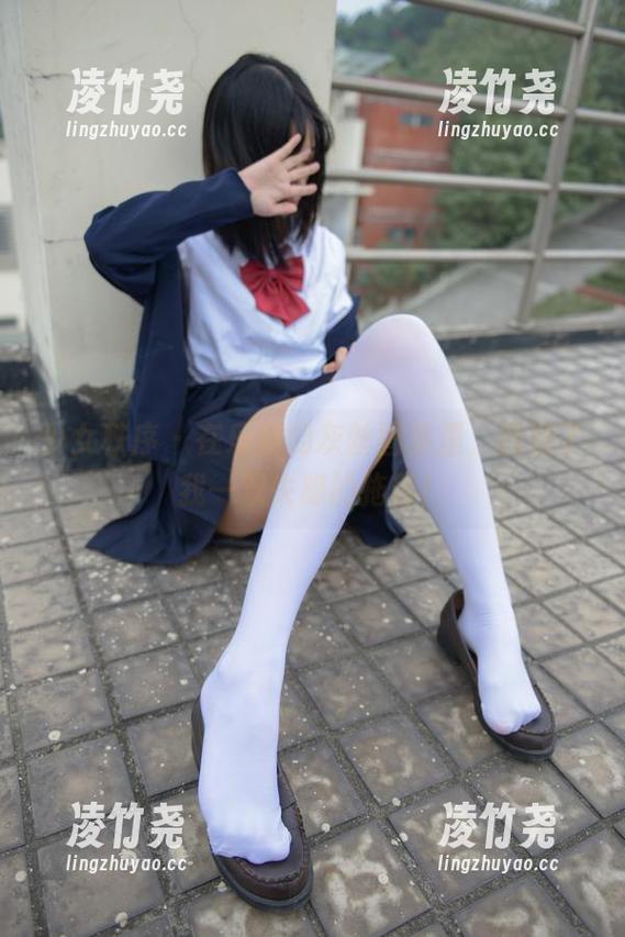 少女秩序 - 在乐栀的灰丝图集里，找到了我一双失踪的拖鞋！