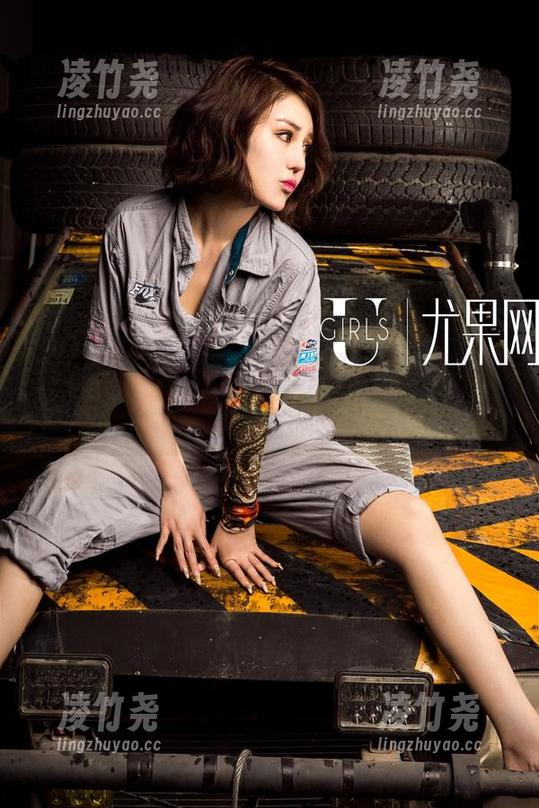 尤果网 - 叶希换上制服，哎呀，福利图包里的每一张都偷偷撩拨着我的眼球！
