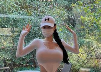 微密圈 – 看！左公子666校园新作品，细节处理得像是喷泉旁的一朵花！