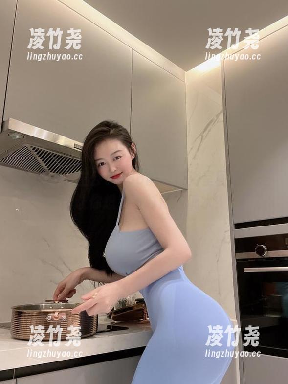 微密圈 - 左公子666的独特浴室图包，是否让你想起小时候的玩水？