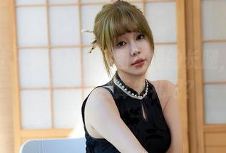 星颜社 – 佟蔓baby图集里的长腿，下载一下才不会算失礼吧？