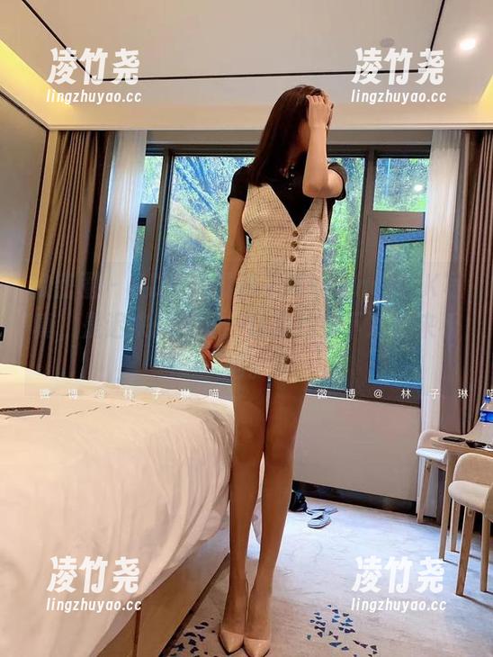 微密圈 - HD图库里林子喵Lynne的JK写真，是迟来的眼福，让我约好下次再来看她。