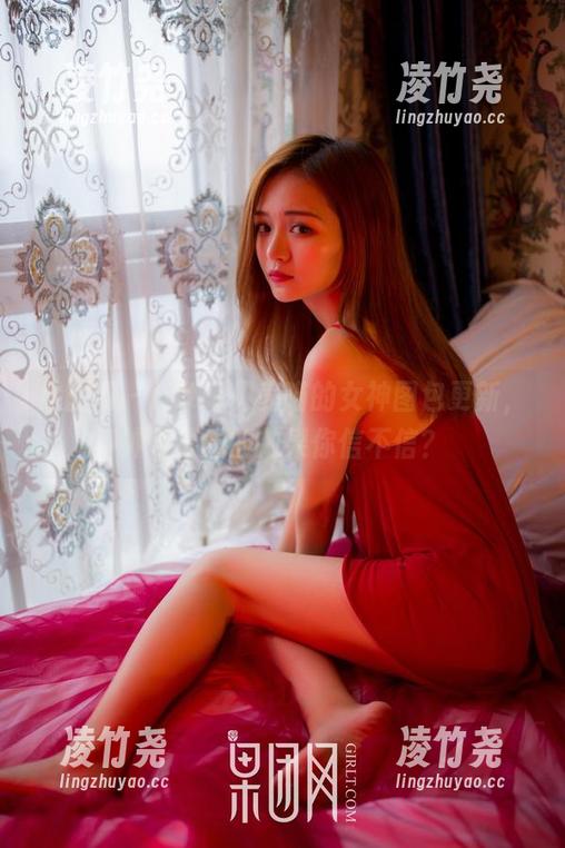 果团网 - little贝壳喵的女神图包更新，神奇失重的效果你信不信？